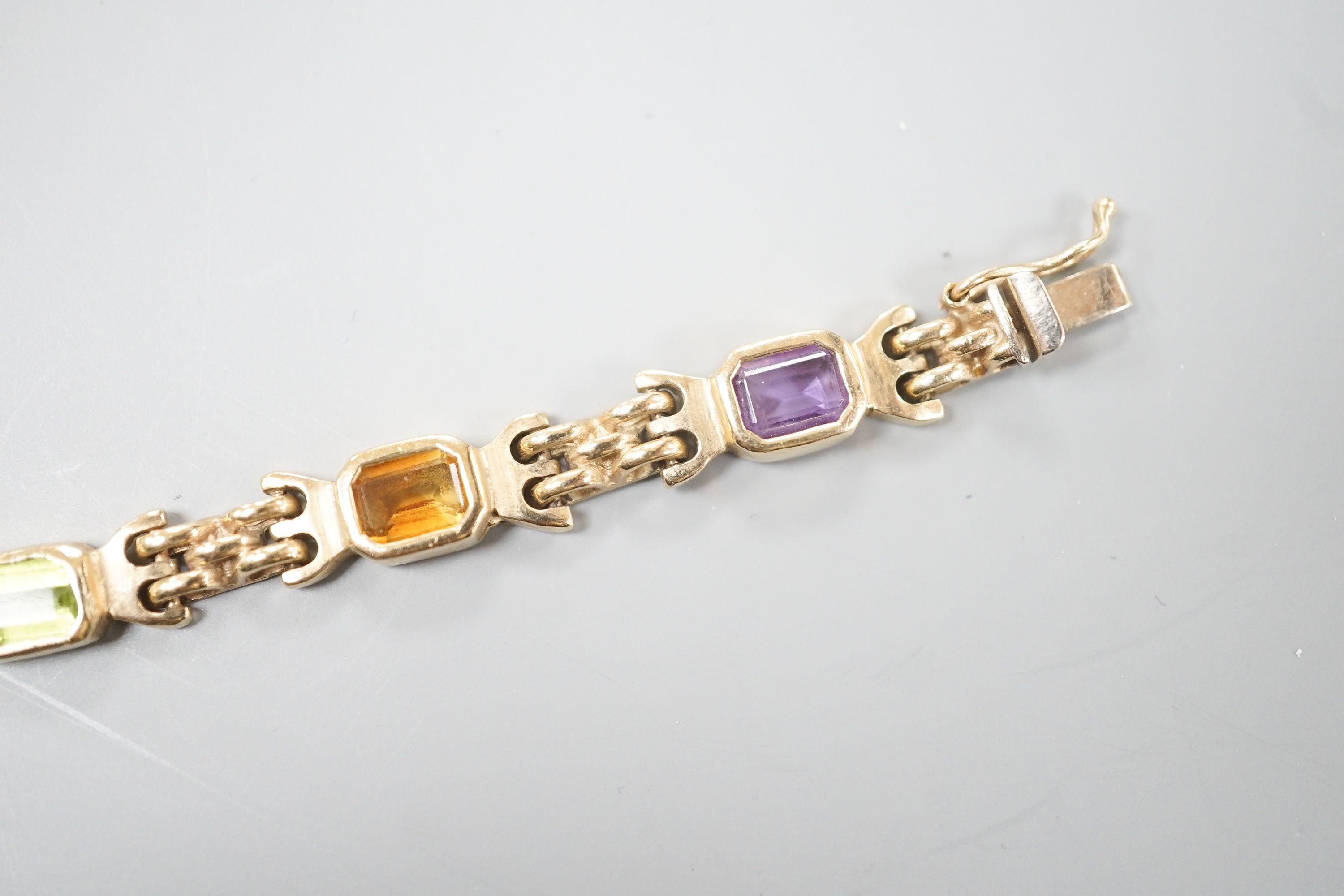 A modern 9ct gold and gem set bracelet and four assorted 9ct gold dress rings, gross 24.8 grams